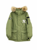 Chaqueta tipo parka con capucha de piel MLB NY — Negro, blanco, azul marino y verde