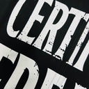 Sudadera con capucha y cremallera, estilo corto, «Certified Freak» — Negro