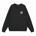 Sudadera con cuello redondo y logotipo MLB con estampado de pata de gallo — Blanco y negro