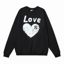 Sudadera con cuello redondo MLB Love Heart — Negro, blanco y rosa