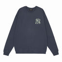 Sudadera con cuello redondo y estampado a cuadros de los NY de la MLB — Azul marino y blanco