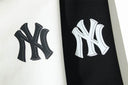 Sudadera con cuello redondo y logotipo de contorno de MLB NY — Blanco y negro