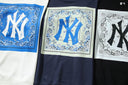 Sudadera con cuello redondo y logo MLB NY Bandana — Negro, Blanco y Azul marino