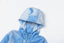 Cortavientos Trapstar con estampado de nubes — Azul cielo