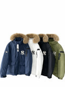 Chaqueta tipo parka con capucha de piel MLB NY — Negro, blanco, azul marino y verde